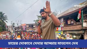 ব্যাটে জোরালো শট খেললেন, চায়ের দোকানে দেদার আড্ডায় মাতলেন দেব 