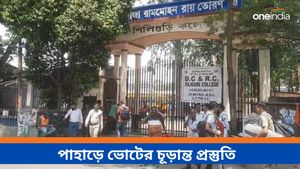 গেরুয়া না কি সবুজ?  কোন দিকে ঝুঁকবে পাহাড়? দার্জিলিংয়ের চূড়ান্ত প্রস্তুতি ভোট কর্মীদের 