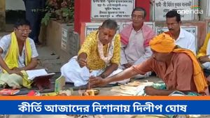 অভদ্র-অশিক্ষিত-মাথা খারাপ! মন্দিরে পুজো দিয়ে দিলীপ ঘোষ সম্পর্কে আর কী বললেন কীর্তি আজাদ 