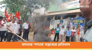 মমতার 'গদ্দার' মন্তব্যের প্রতিবাদ! নন্দীগ্রামে তৃণমূলের অফিসে ঝোলালো বিজেপি, টায়ার জ্বালিয়ে বিক্ষোভ 