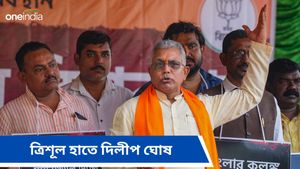 দেশরক্ষার জন্য ত্রিশূল হাতে নিলেন দিলীপ ঘোষ, ফের বিতর্কে জড়ালেন বিজেপি প্রার্থী