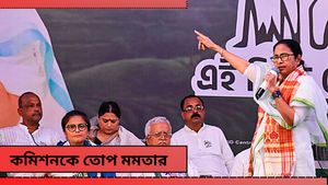 Lok Sabha Election: কাঠফাটা রোদে নির্বাচন! কাকে সুবিধা করে দিতে? কমিশনকে তোপ মমতার