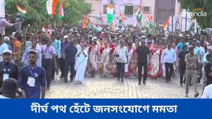 প্রসূন বন্দ্যোপাধ্যায়কে জেতাতে হাওড়ায় পথ হাঁটলেন তৃণমূল নেত্রী মমতা বন্দ্যোপাধ্যায় 