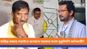 রাণাঘাটে ভোট দিলেন জগন্নাথ সরকার, বাবার পা ছুঁয়ে আশীর্বাদ নিলেন মুকুটমণি