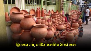 শিলিগুড়িতে প্রবল গরম, মাটির কলসি কেনার হিরিক পড়েছে 