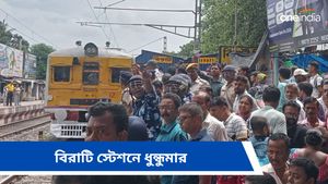 দত্তপুকুর লোকালে ব্যাগের ভেতরে শিশুর কান্না, বিরাটি স্টেশনে ধুন্ধুমার কাণ্ড