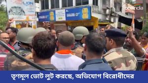 ফলতায় বিজেপি প্রার্থী অভিজিৎ দাসকে বুথে যেতে দিল না তৃণমূল! বিক্ষোভ