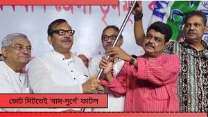 Trinamool Congress: বড় ধাক্কা বাম ব্রিগেডে! লালঝাণ্ডা ছেড়ে ঘাসফুলে সিপিএমের জেলা সম্পাদকমণ্ডলীর সদস্য পঙ্কজ 