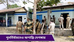 WB Repoll: পুনর্নির্বাচনেও অশান্তির আঁচ, দেগঙ্গায় বিজেপি নেতাকে ঘিরে বিক্ষোভ, পুলিশের সঙ্গে তুমুল বচসা