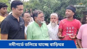 ফুলাহার নদীর ভাঙন দেখতে গিয়ে বিক্ষোভের মুখে তৃণমূল প্রতিমন্ত্রী 