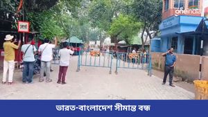 হিলি সীমান্তের ওপাড়ে জ্বলছে আগুন, এপাড়ে আটকে বাংলাদেশের নাগরিকরা