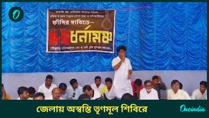 'স্লিপ অব টাং'! মালদহে তৃণমূলের মঞ্চে কী স্লোগান শোনা গেল? হইচই জেলা রাজনীতিতে