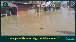 West Bengal Flood Situation: হু হু করে ঢুকছে জল, গৃহহীন ৪০ হাজার মানুষ! বন্যায় বিধ্বস্ত উদয়নারায়ণপুর