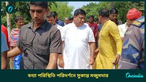 সরকারি ত্রাণ পৌঁছায়নি বলে ক্ষোভ সুকান্তর, বন্যা পরিস্থিতি দেখতে পাঁশকুড়ায় বিজেপি মন্ত্রী