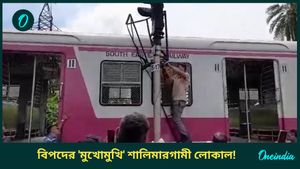 Howrah Local Train: সিগন্যাল পোস্টের লোহার অ্যাঙ্গেলে ধাক্কা! বড় বিপদ এড়ালো শালিমারগামী লোকালের 