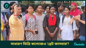 West Bengal News: আরজি করের প্রতিবাদে কেন? দুই ছাত্রীকে ক্লাস থেকে 'ঘাড় ধাক্কা' মমতার প্রাক্তন মন্ত্রীর  