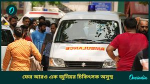 উত্তরবঙ্গে অসুস্থ হয়ে হাসপাতালে অনশনকারী জুনিয়র ডাক্তার সৌভিক বন্দ্যোপাধ্যায়