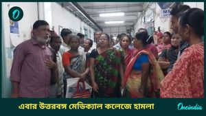 উত্তরবঙ্গ মেডিক্যাল কলেজ হাসপাতালে পরিষেবা না পেয়ে বিক্ষোভ, ভাঙচুর!  