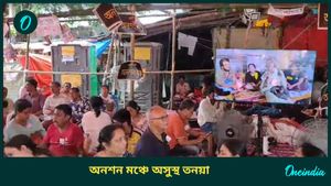 ২০৬ ঘণ্টা, অসুস্থ হয়ে পড়লেও মঞ্চ ছাড়ছেন না তনয়া, উত্তরবঙ্গে অনশনে আরও এক চিকিৎসক   