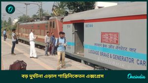 Train Accident Averted: বিকল হয়ে দাঁড়িয়ে মালগাড়ি, একই লাইনে চলে এল শান্তিনিকেতন এক্সপ্রেস; তারপর...