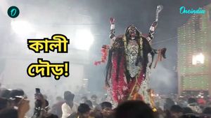 Kali Puja 2024: মা কালীকে কাঁধে নিয়ে দে ছুট...মুখোমুখি দুই শ্যামা! বেজে উঠল শাঁখ, সাক্ষী হোন অলৌকিক মুহূর্তের