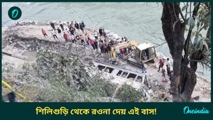 গ্যাংটক যাওয়ার পথে ভয়ঙ্কর দুর্ঘটনা! চাকা পিছলে খাদের গভীরে পড়ল বাস, মৃত চার, আহত বহু 