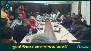 Alipurduar: হিন্দুদের উপর নির্যাতনের প্রতিবাদ, ডুয়ার্স উৎসবে বাদ বাংলাদেশের ইলিশ-জামদানির স্টল