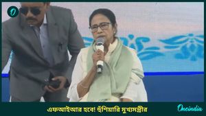 Mamata Banerjee: আলিপুরদুয়ারের সভা থেকেই বোমা মুখ্যমন্ত্রীর! টাকা চাইলেই হবে এফআইআর
