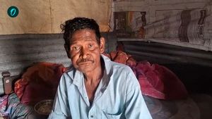 কুম্ভে হারিয়ে যাওয়া সাধন অবশেষে বাড়ি ফিরলেন পুলিশি সহযোগিতায় 