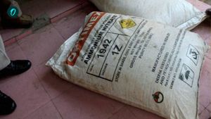 রামপুরহাট থেকে উদ্ধার ১৬ হাজার কেজি অ্যামোনিয়াম নাইট্রেট, নাশকতার ছক ছিল কিনা, খতিয়ে দেখছে পুলিশ 