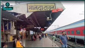 অমৃত ভারত প্রকল্পে সেজে ওঠা এই স্টেশনে একী কাণ্ড! ভয়ে কাঁটা যাত্রীরা, কিছু আছে...মানলেন ডিআরএমও