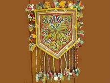 ગુજરાતના કલાકારે જર્મન - ઇટાલિયન વિદ્યાર્થીઓને શીખવી હસ્તકલા
