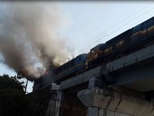વીડિયો: જ્યારે સુરત તરફ જતી ટ્રેનમાંથી નકળી આગન જ્વાલા