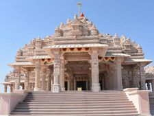 ખોડલઘામનો 2 દિવસ: જાણીતા ઉદ્યોગપતિઓ બેઠા, માંની ચરણોમાં