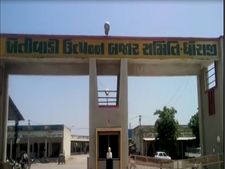 ધોરાજીમાં ખેડૂતો પર અત્યાચાર, વાંક તુવેરાના ટેકાના ભાવ માંગવા!
