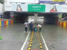 રાજકોટમાં એક સાથે 16 ઇંચ વરસાદ પડતા, વહાનો તણાયાં