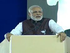 રાજકોટમાં PM: વર મરો, કન્યા મરો, કોંગ્રેસનું તરભાણું ભરો