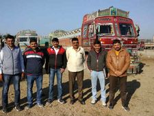 જામનગરમાં સફેદ પથ્થરના ગેરકાયદે ખનનમાં  LCBએ ઝડપ્યો  90 લાખનો માલ