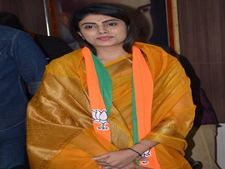 Video: ક્રિકેટર રવિન્દ્ર જાડેજાના પત્ની રિવાબા ભાજપમાં શામેલ