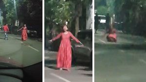 Video: રસ્તા પર ચીસો પાડતી યુવતી અચાનક ઊંધું દોડવા લાગી