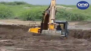 જામનગરમાં જોડિયામાં ગેરકાયદે જમીન ખનન પકડાયુ