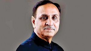 CM રૂપાણીએ ભૂગર્ભ ગટર યોજનાનો શિલાન્યાસ કરી કહ્યુ- જૂનાગઢને હેરિટેજ સિટી તરીકે વિકસાવાશે 