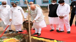 અમદાવાદમાં અમિત શાહે વૃક્ષારોપણ કર્યું, 11 લાખ ઝાડ વાવવાનો ટાર્ગેટ