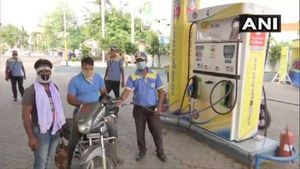 Fuel Rates: આજે ફરીથી વધ્યા પેટ્રોલના ભાવ, મુંબઈમાં 108 રૂપિયા પ્રતિ લિટર, જાણો લેટેસ્ટ રેટ