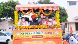 ગોંડલ માર્કેટ યાર્ડ ખાતે મનસુખ માંડવીયાના કાર્યક્રમમાં કાળા વાવટા ફરક્યા