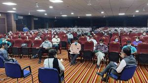 કલેક્ટર સાથે સમિક્ષા બેઠકમાં હાજર સુરત સિવિલના આરએમઓ જ કોરોના પોઝિટીવ!