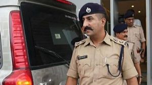 વડોદરા: કોરોના સંક્રમિત થયેલા IPS દિપક મેઘાણીએ કર્યું ટ્વીટ, લખ્યું- કેશ સત્ય, કેશલેસ મિથ્યા