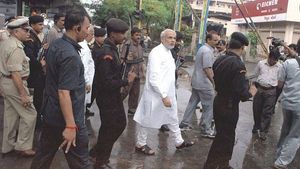 અમદાવાદ સીરિયલ બ્લાસ્ટ 2008: 13 વર્ષ પછી 38  દોષિતોને ફાંસી, 11ને આજીવન કેદ, જાણો કેવી રીતે રચાયુ ષડયંત્ર