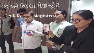 યુક્રેનમાં ફસાયેલા સુરતના વિદ્યાર્થીઓની મદદે કલેક્ટર, વાલીઓને સંપર્ક કરવા જણાવાયુ!