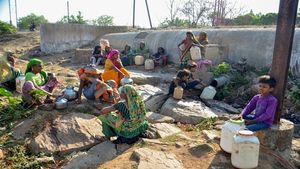 બન્નીમાં લોકો ખારા પાણીથી તરસ છીપાવવા મજબૂર